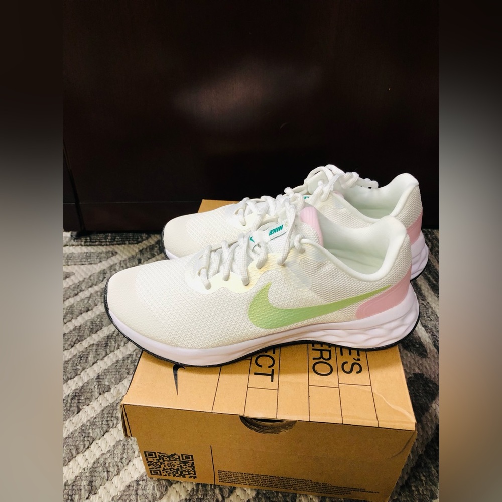 NEW NIKE RUNNING - Picture 4 of 6